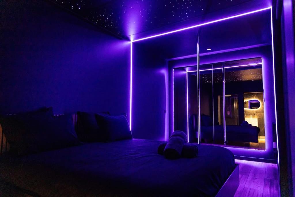 Loveroom O Diable Des Plaisirs Avec Jacuzzi Tourcoing Exteriör bild