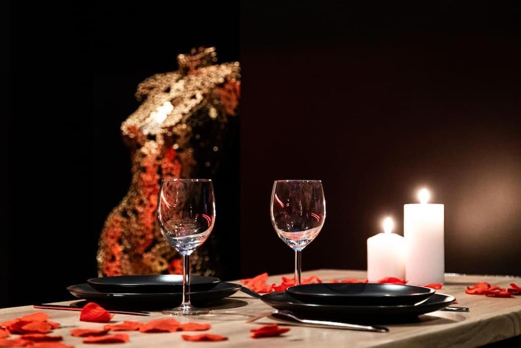 Loveroom O Diable Des Plaisirs Avec Jacuzzi Tourcoing Exteriör bild