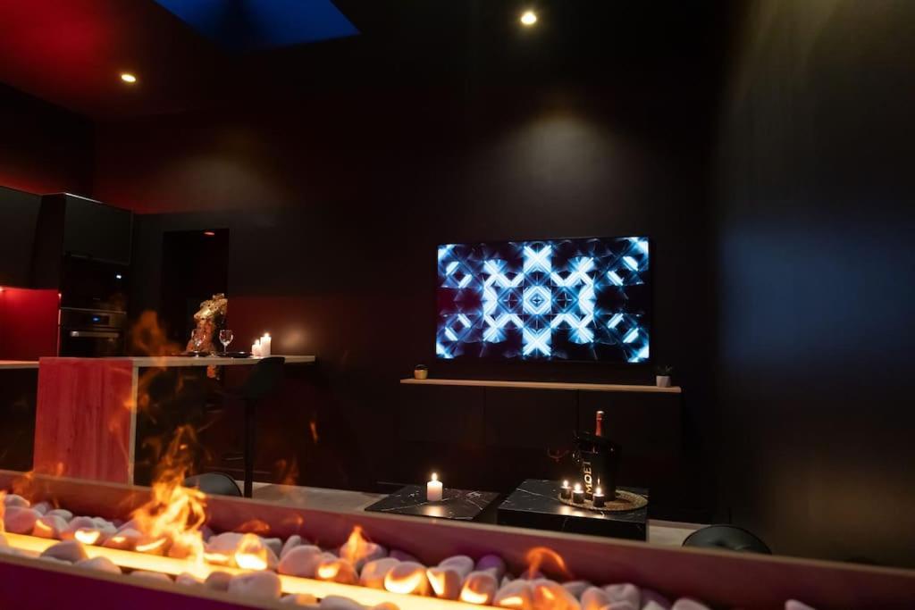 Loveroom O Diable Des Plaisirs Avec Jacuzzi Tourcoing Exteriör bild