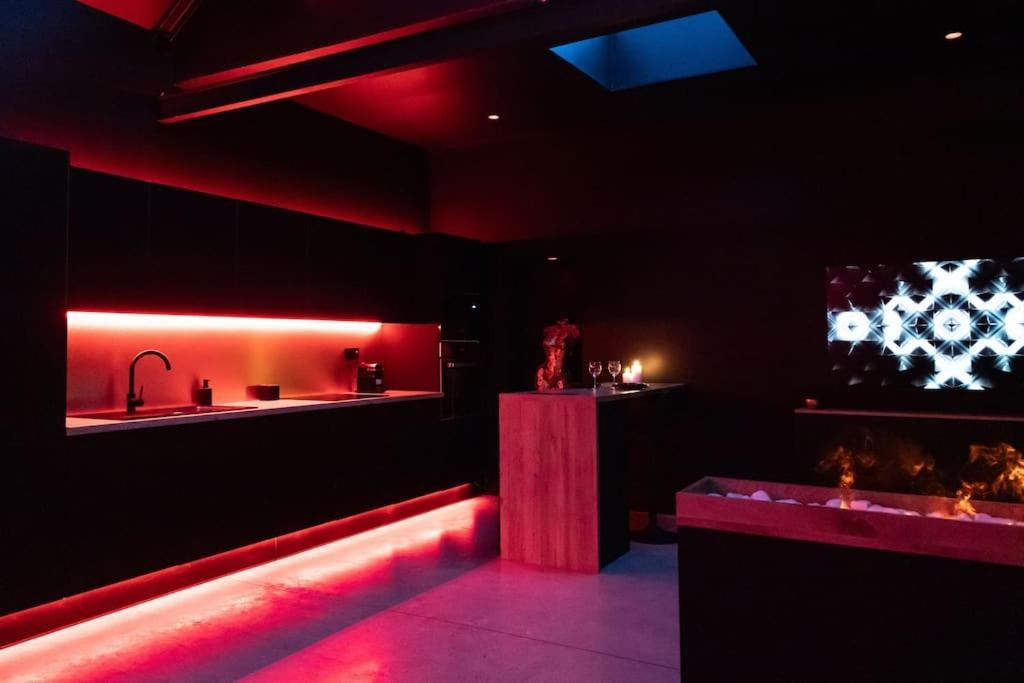 Loveroom O Diable Des Plaisirs Avec Jacuzzi Tourcoing Exteriör bild