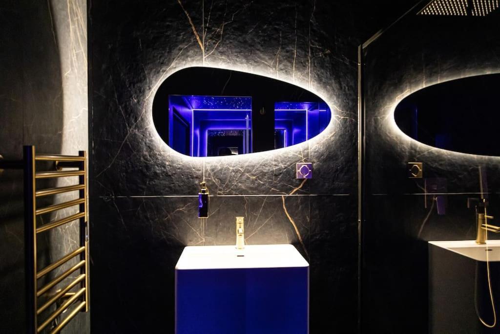 Loveroom O Diable Des Plaisirs Avec Jacuzzi Tourcoing Exteriör bild