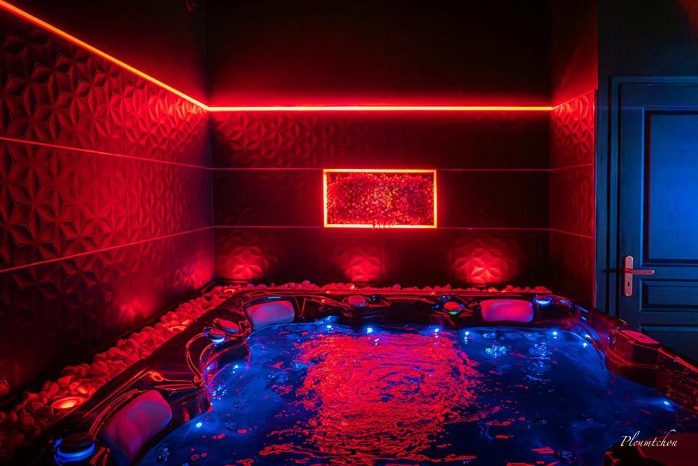 Loveroom O Diable Des Plaisirs Avec Jacuzzi Tourcoing Exteriör bild